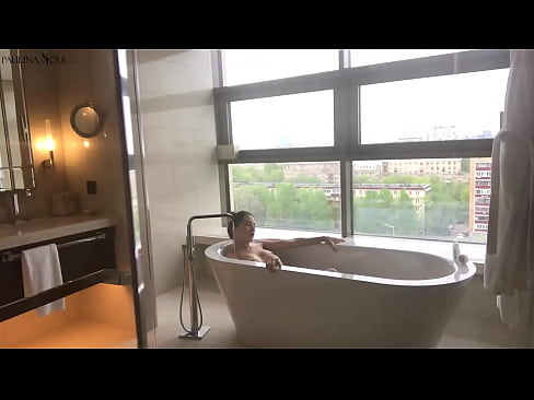 ❤️ Sayang yang luar biasa dengan penuh semangat menyentak vaginanya di kamar mandi ❤️❌ Video sialan di id.myteporn.ru ️❤